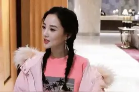 李小璐的魅力有多大？看她双腿并拢的缝隙，网友：这谁顶得住？图片