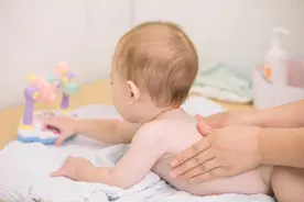 激素面霜致女婴成“大头娃娃”，你给娃买的面霜可能也有图片