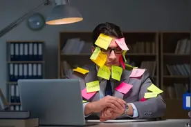 23岁员工加班至凌晨猝死：管理上我们从不缺狼性，缺人性图片