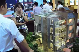 纠结：一楼带院子和顶楼带阁楼的房子，该选哪一个？内行给出答案图片