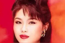 她是《古惑仔》“小结巴”的真实原型，身价过亿却甘愿做小三18年图片