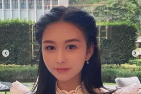 邱淑贞21岁女儿近照曝光，大眼水灵发量浓密，甜美可人比妈还美图片
