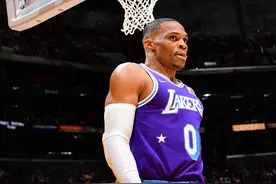 威少罕见命中率极高，正负值却低至-32，这个生日过得真糟心图片