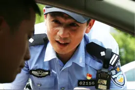 军转民警胡祥：身着警服的“逆行者”图片