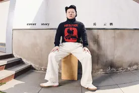 小岳岳给杂志拍时尚大片，厌世脸居然还挺高级！但就是很想笑是怎么回事？图片