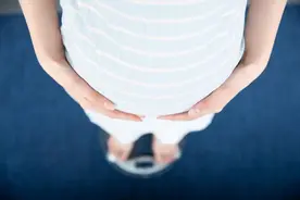 宝妈疑问：皮肤上的妊娠纹会自己消失吗？图片