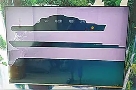 尴尬！新买回的海信电视随手撕“膜”屏幕废了图片