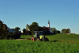 农机乱象：拖拉机繁荣之下的隐忧，大马拉小车苦果显现图片