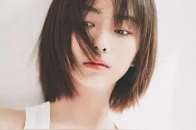 40岁+的女士换发型，与其装嫩，不如让人看到随意打扮的精致感图片