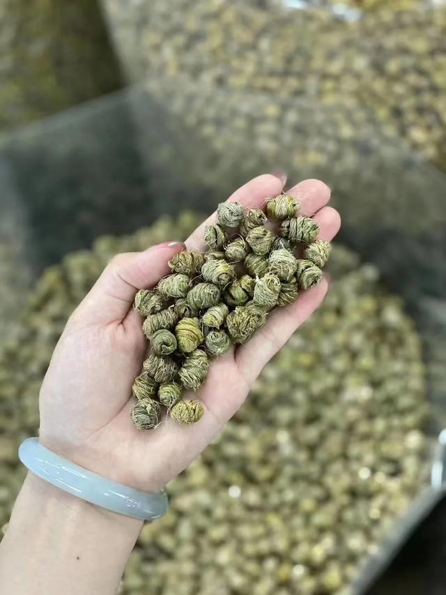 花胶响螺片煲鸡汤的功效 花胶响螺片煲鸡汤的功效与禁忌