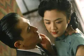 重温《色戒》第十遍，才知汤唯梁朝伟的执着，无关于“假戏真做”图片