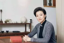 有种“基因”叫杨澜，儿子文质彬彬继承妈妈美貌，女儿气质很出众图片