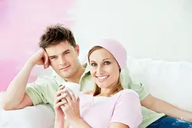 丈夫让我闺蜜怀孕，闺蜜要把孩子生下来，可我不想和丈夫离婚图片