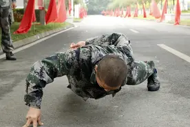 兵哥自述入伍理由，2年过去了，未来他将何去何从？图片