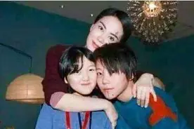 同样是亲生女儿！王菲为何只要窦靖童，而把李嫣留给李亚鹏图片
