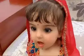 现实版“芭比宝宝”火了，脸蛋自带美颜效果，网友：以为是假娃娃图片