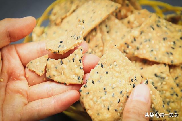 一碗面粉俩鸡蛋，教你做河南特色炸麻叶子，香酥可口、一咬直掉渣