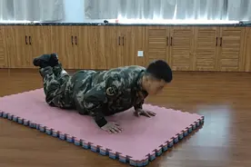 兵哥哥十八级俯卧撑，看看你在哪个等级？等你来战图片