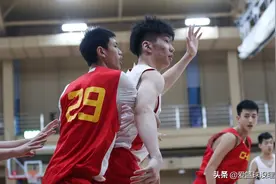 国青男篮对抗赛，U17大胜U18，詹姆斯大儿子队友爆发砍两双！图片