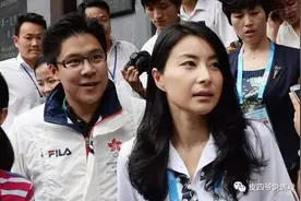 霍家的小公主霍中妍终于曝光了，爷爷奶奶都“爱不释手”图片