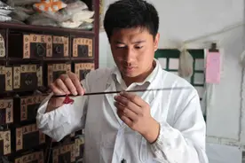 我传承祖传200年秘方获专利，有人出200万元不卖，如今传给女儿图片