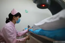 95年泌尿科美女护士，每天给异性护理术后恢复，尴尬的背后是爱心图片