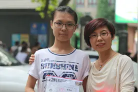 女儿考上清华大学，母亲激动发朋友圈分享喜悦，却无人向她道喜图片