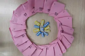 自制“记忆面包”的暖男老师班级又上演温馨一幕：英文课代表给同学老师刻56枚个人印章图片