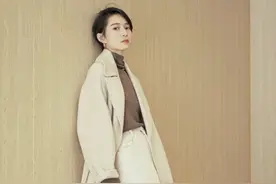 小个子女孩儿，抛弃平底鞋吧！这4款鞋子，不仅显高还时髦图片
