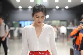 马思纯踩雷了，紧身裤暴露身材缺陷，粗壮大腿不耐看，还好会挽救图片