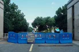 汉口江滩今日重新开放，市民重享亲水乐趣，社会车辆仍不可驶入图片