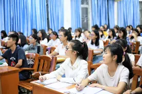 家长怒怼老师不负责，引发共鸣：自己教课、改作业，要老师何用？图片