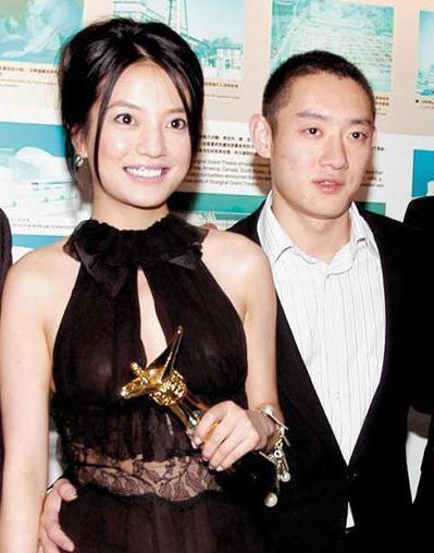 “小燕子”赵薇的情史：四个男朋友和一个老公，她要的生活很简单