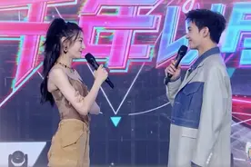 杨洋迪丽热巴《快乐大本营》现场“告白”，粉红泡泡溢出屏幕图片
