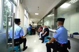 最高获刑十三年六个月，许杨等19人恶势力犯罪案件一审公开宣判图片