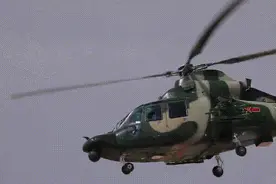 解放军王牌部队挺进高原！多型武装直升机群跨昼夜实弹演练图片