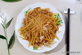 油豆腐炒土豆丝，创新做法，酸脆爽口，比红烧肉还好吃图片