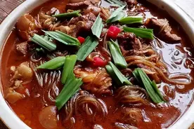 入冬，这两样食材是绝配，炖上一锅，一边吃肉一边嗦粉，太香了图片