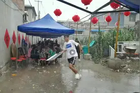 石家庄：农村过喜事遭遇下雨，“假”流水席变成“真流水席”图片