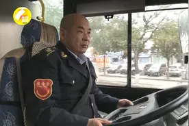 为你点赞！乘客丢了看病钱，咸阳公交司机崔卫东奋不顾身狂追小偷300多米图片