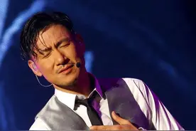 59岁的张学友和亲哥哥自幼痴迷赌博，哥哥澳门豪赌欠百万出走13年图片