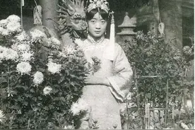 1926年婉容遭邻居仆人偷窥，对方理直气壮道：民国了，哪有皇后？图片