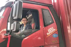“女人怎么了？照样开大车！”6米8卡姐开卡车“乘风破浪”图片