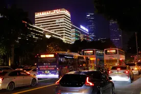 深圳人：一边怕死，一边熬夜图片