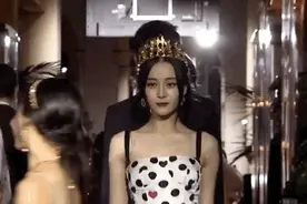每天坚持用美容仪的女人，10年后会变成什么样？看了才知道图片
