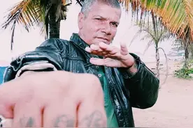 少年化身复仇者，捕杀100余恶人强奸犯？传奇一生堪比电影图片