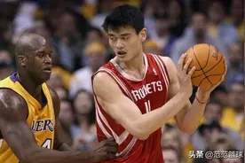 姚鲨第一次对决，奥尼尔狂砍31+13，弗老大40+，那姚明表现如何？图片