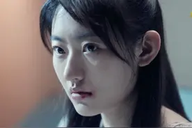 《扫黑风暴》徐英子的内心世界，被一兜水果和一本书刻画得透透的图片