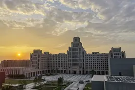 西安交通大学师生热议习近平总书记在两院院士大会中国科协第十次全国代表大会上的重要讲话图片