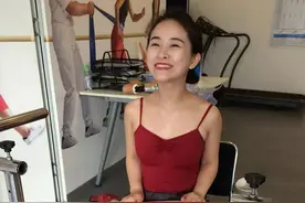 23岁失去双腿的女舞蹈老师，邂逅造腿先生，跳无价之姐再度走红图片